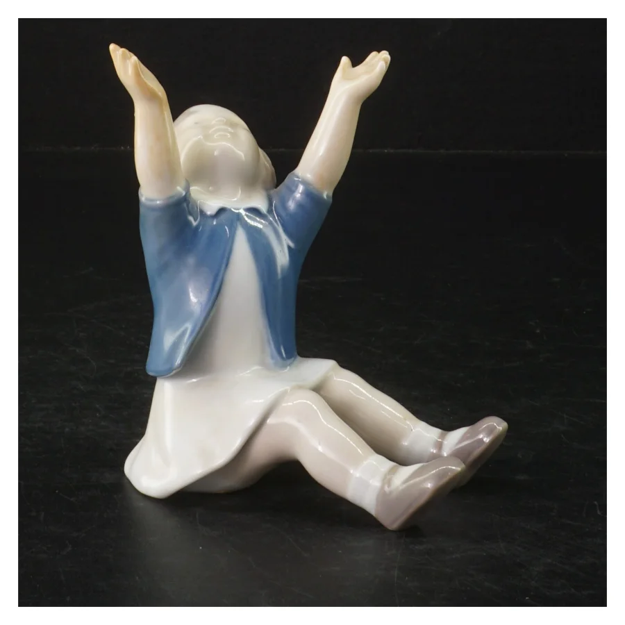 Porcelænsfigur af barn fra B&G (str. H. 11,5 cm)