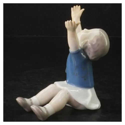Porcelænsfigur af barn fra B&G (str. H. 11,5 cm)