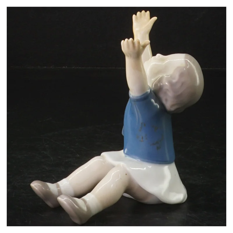 Porcelænsfigur af barn fra B&G (str. H. 11,5 cm)
