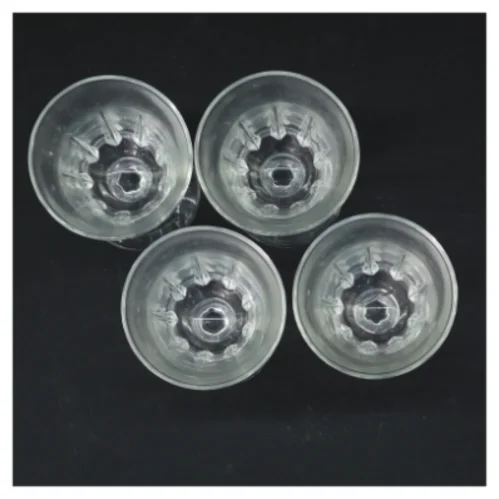 Fire klare vinglas (str. 10 cm)