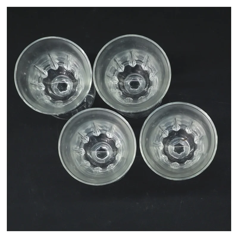 Fire klare vinglas (str. 10 cm)