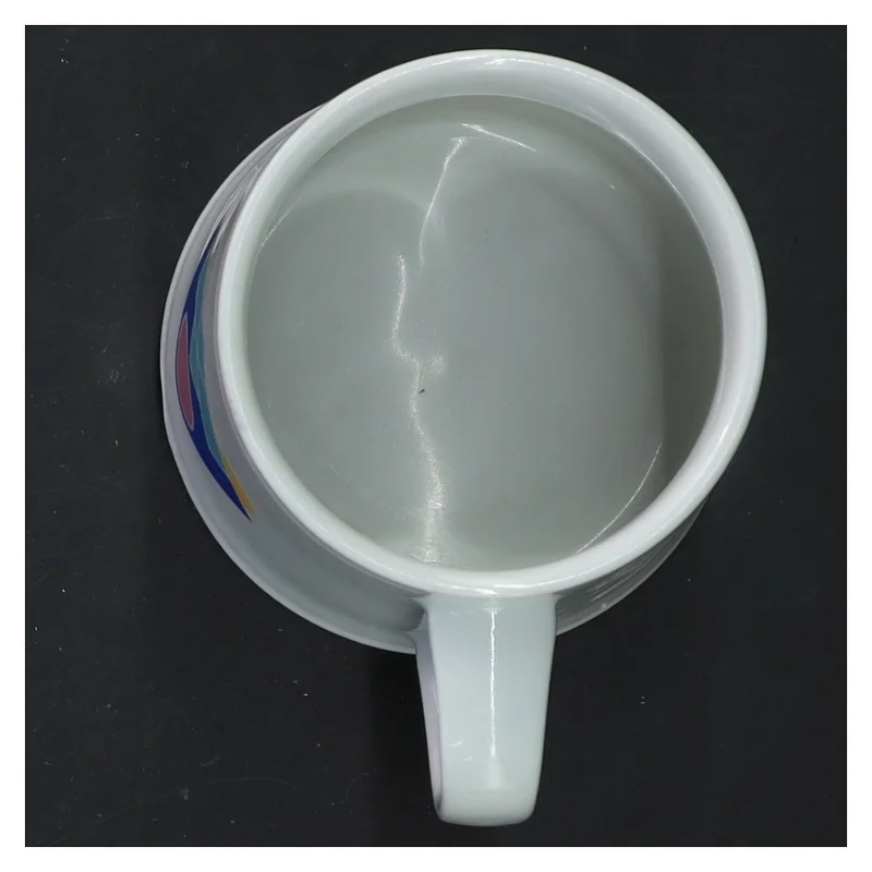 Kaffekop med farvet design (str. Ø 7,5x10 cm)