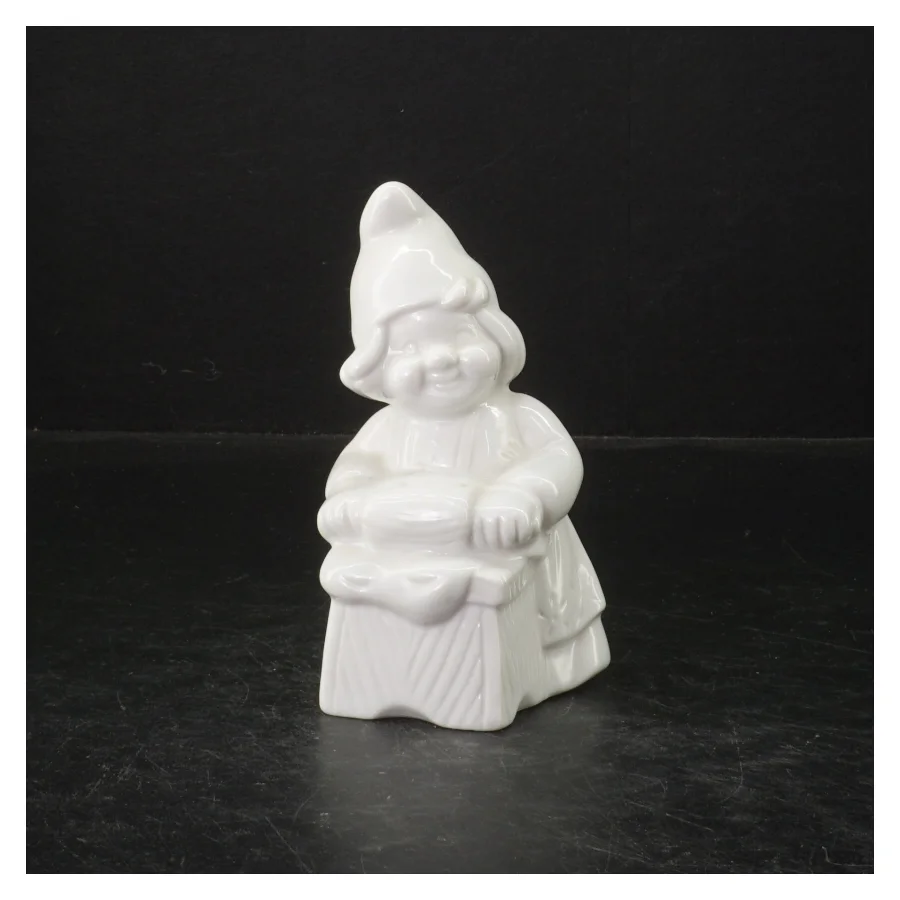 Porcelænsfigur af nisse (str. 15 cm)