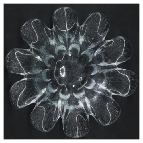 Glas skål med bølget kant (str. Ø 17 cm)