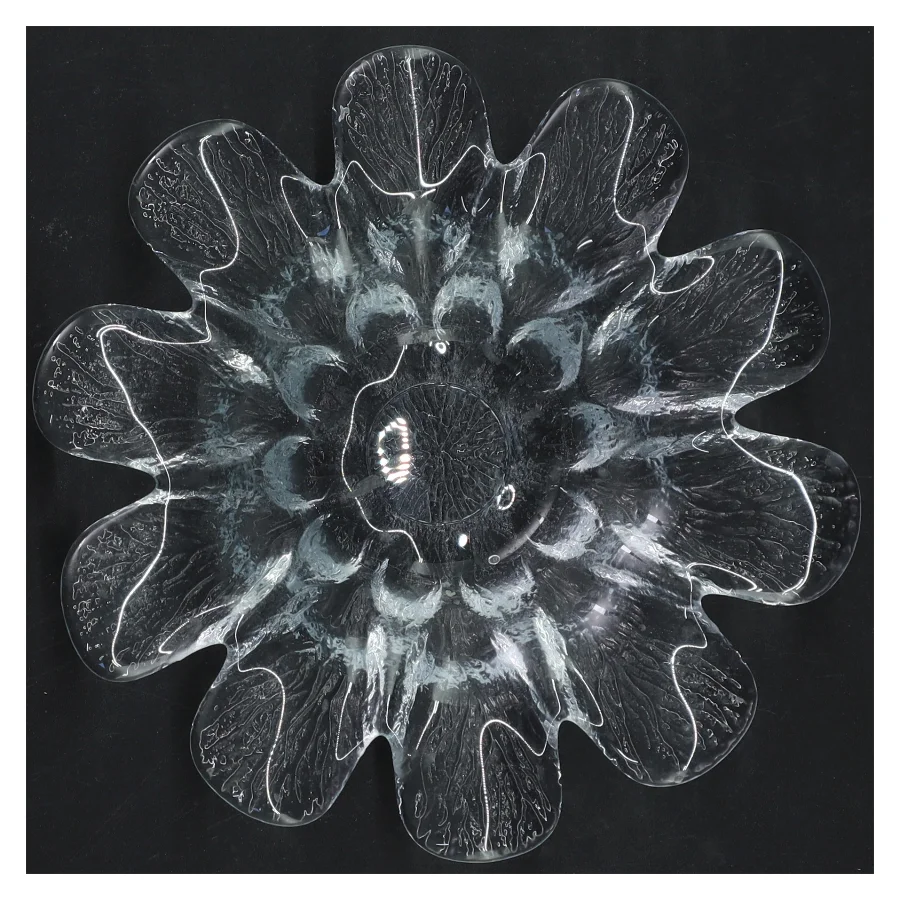 Glas skål med bølget kant (str. Ø 17 cm)