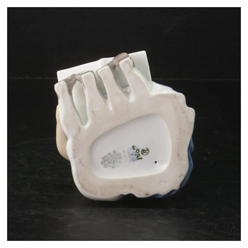 Porcelænsfigur af børn der læser fra B&G (str. H. 10,5 cm)