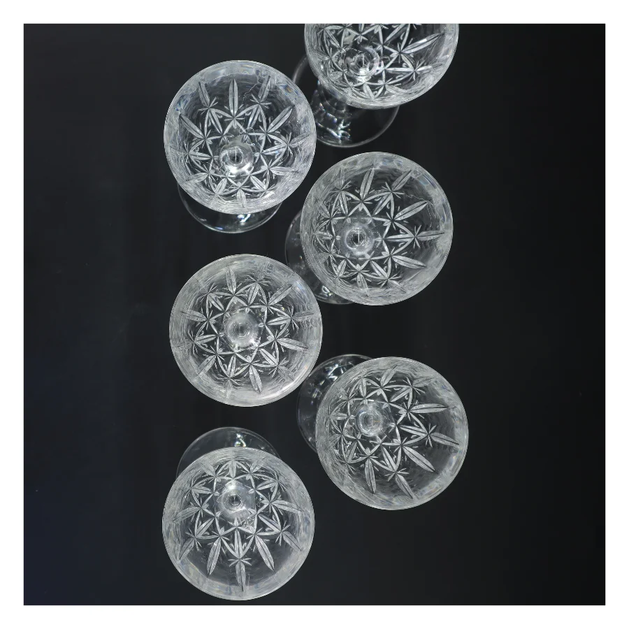 Sæt af seks krystalglas (str. 20x8 cm)