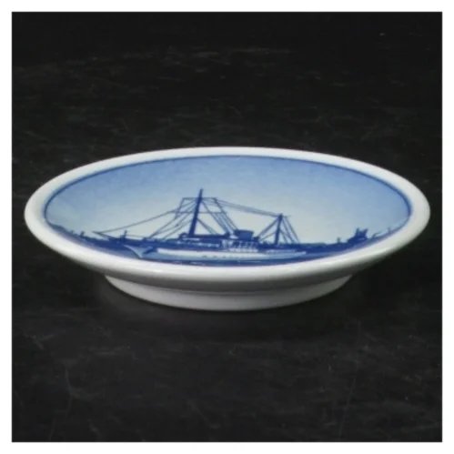 Blåt keramikfad med skibsmotiv fra Royal Copenhagen (str. Ø. 8,5 cm)