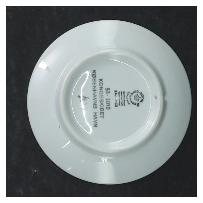 Blåt keramikfad med skibsmotiv fra Royal Copenhagen (str. Ø. 8,5 cm)