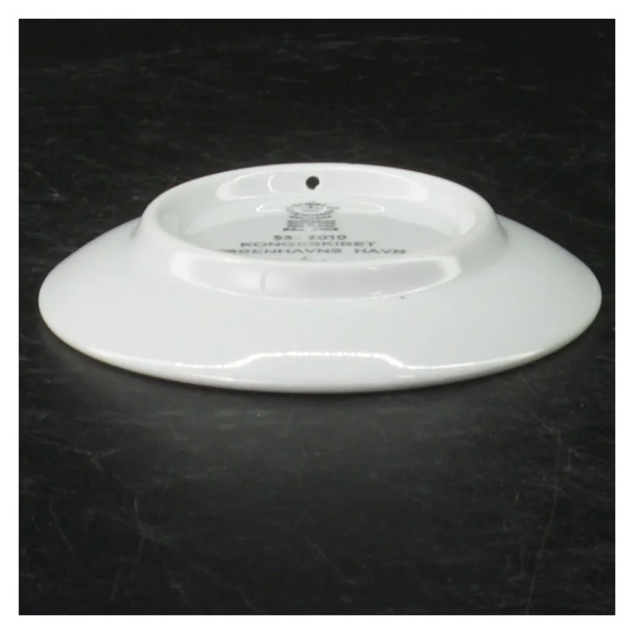 Blåt keramikfad med skibsmotiv fra Royal Copenhagen (str. Ø. 8,5 cm)