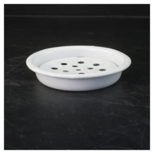 Rund hvid emaljefad med perforeret indsats (str. Ø 14 cm)