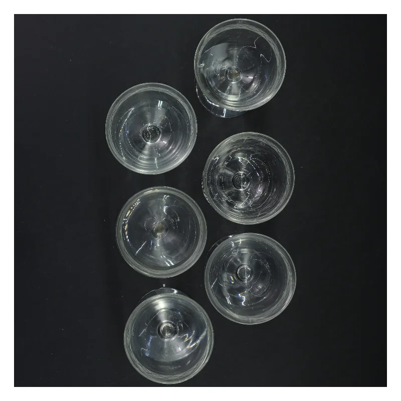 Sæt af seks vinglas (str. 13 cm)