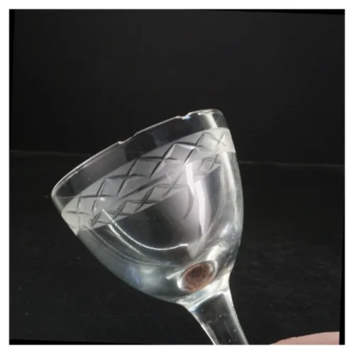 Sæt af seks vinglas (str. 13 cm)