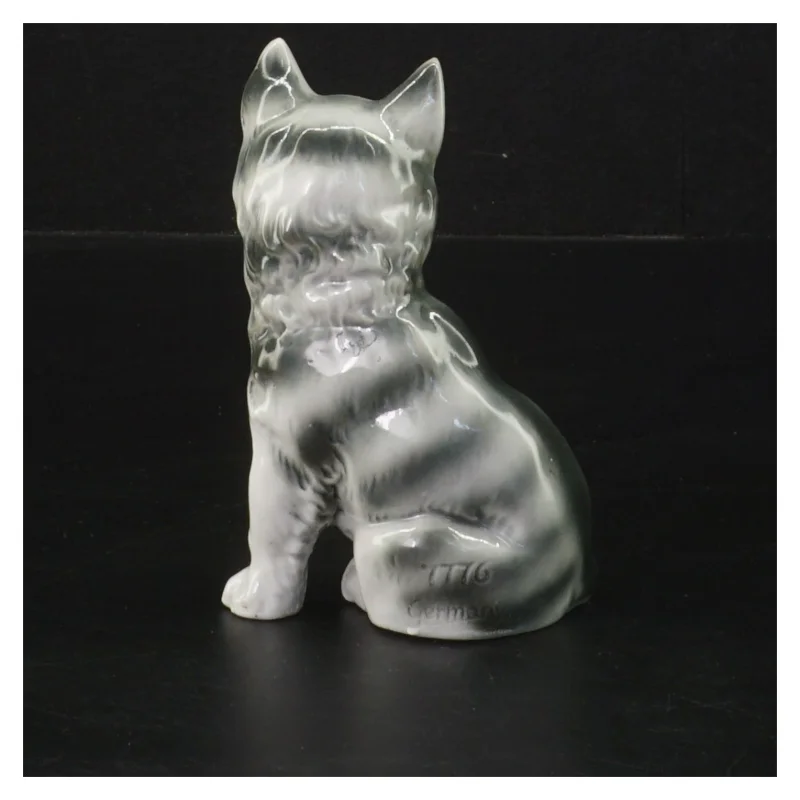 Porcelænsfigur af kat (str. 11 cm)