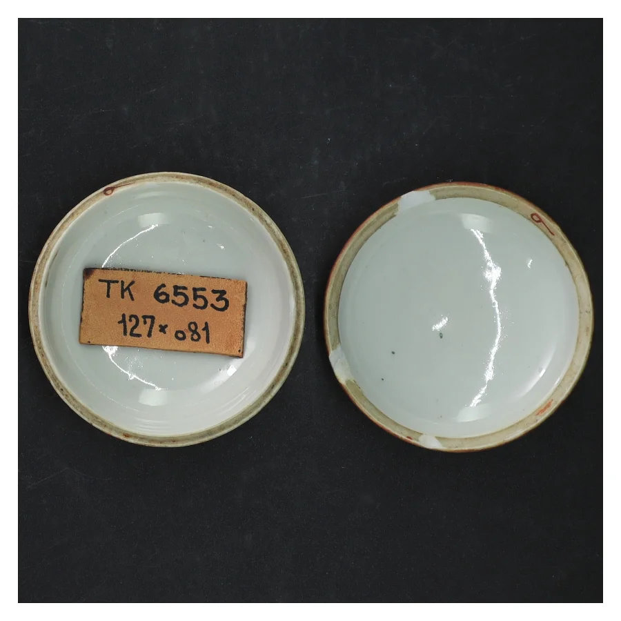 Håndmalet porcelænsskål med låg (str. Ø. 8 cm)