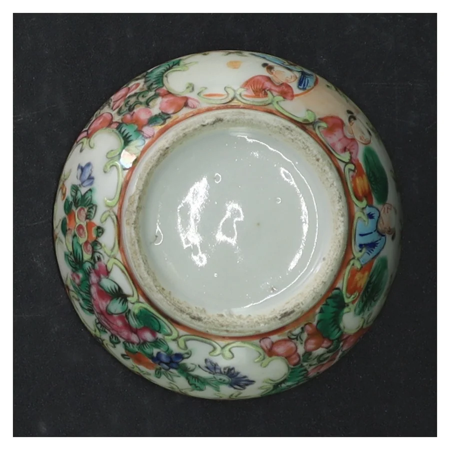 Håndmalet porcelænsskål med låg (str. Ø. 8 cm)