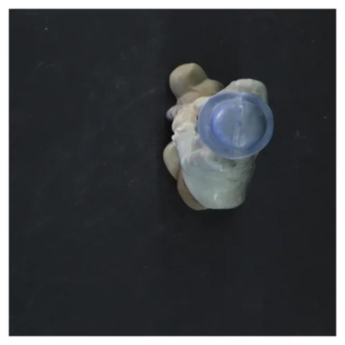 Porcelænsfigur af mand (str. 17x8,5 cm)