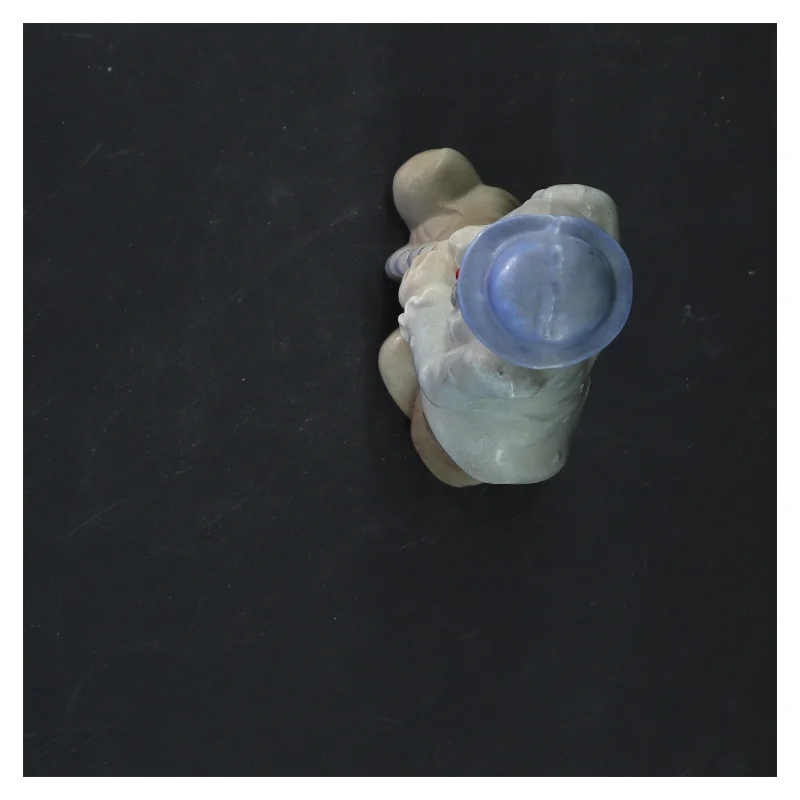 Porcelænsfigur af mand (str. 17x8,5 cm)