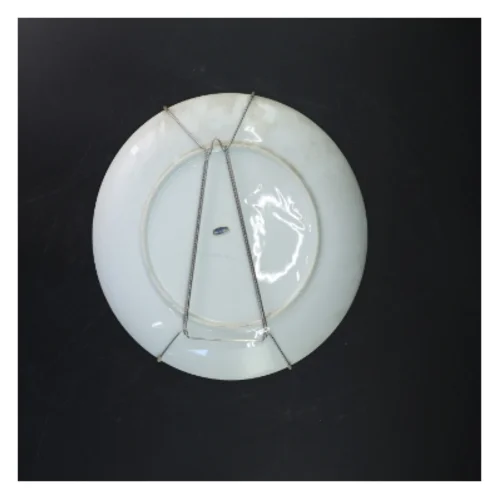 Dekorativ porcelænstallerken med påfuglemotiv (str. Ø 26,5 cm)