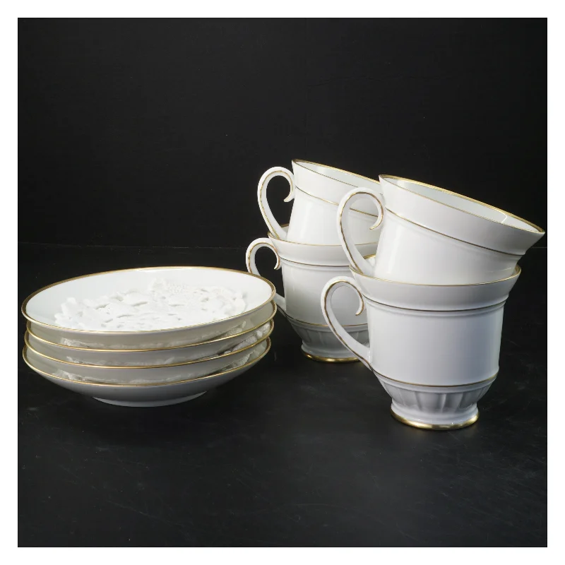 Porcelænssæt med kopper og tallerkener fra B&G (str. 9x11&ø16 cm)
