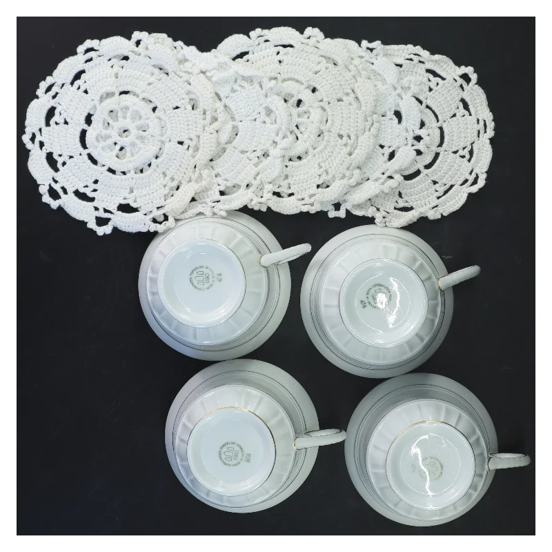 Porcelænssæt med kopper og tallerkener fra B&G (str. 9x11&ø16 cm)