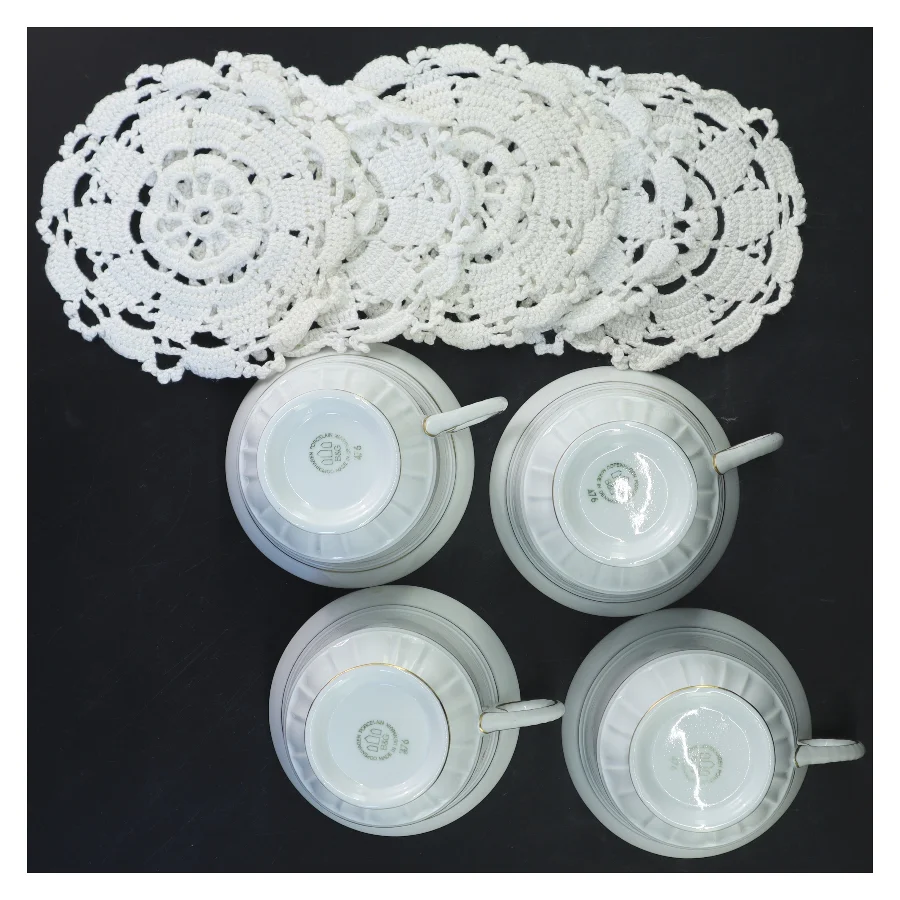 Porcelænssæt med kopper og tallerkener fra B&G (str. 9x11&ø16 cm)