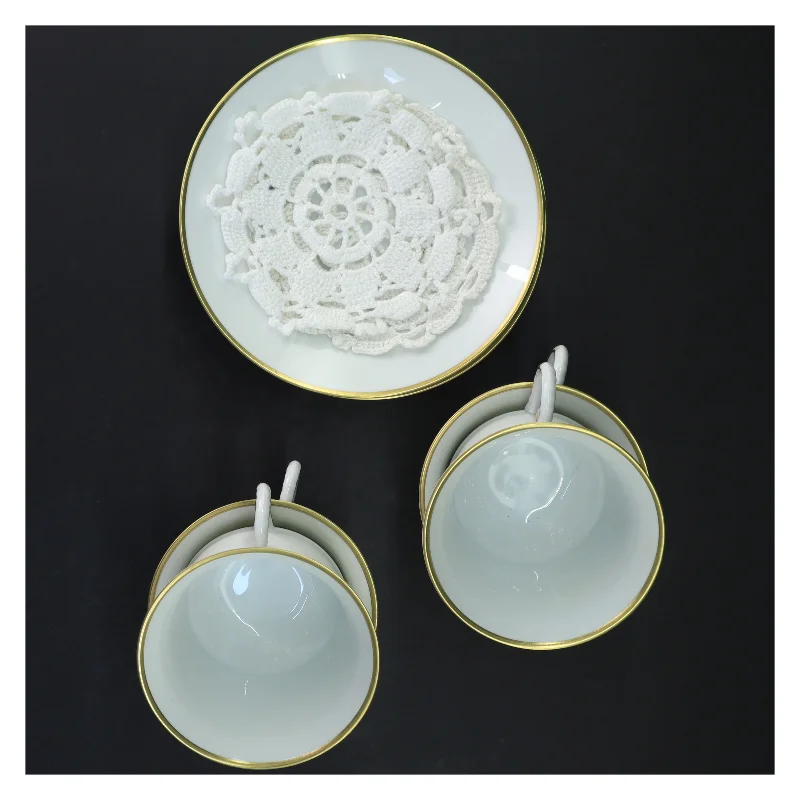 Porcelænssæt med kopper og tallerkener fra B&G (str. 9x11&ø16 cm)