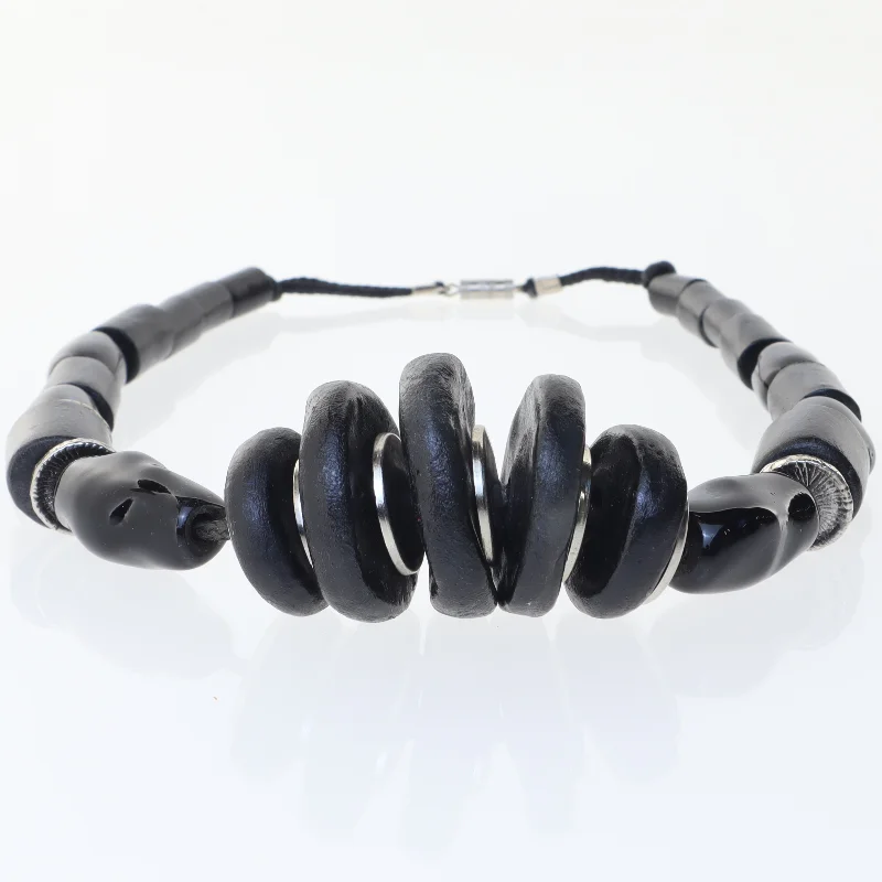 Sort halskæde med store perler (str. 44 cm)