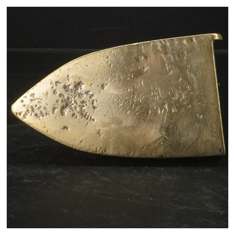 Antikt strygejern (str. 15x12 cm)