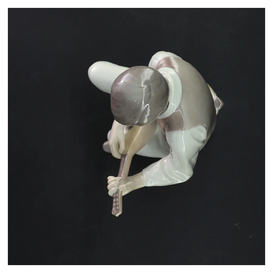 Porcelænsfigur af mand med mandolin fra B&G (str. 30x9 cm)