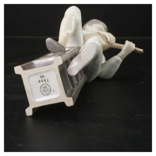 Porcelænsfigur af mand med mandolin fra B&G (str. 30x9 cm)