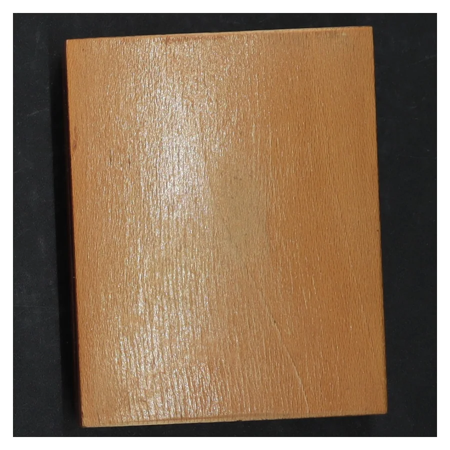 Indgraveret trææske (str. 11x9 cm)