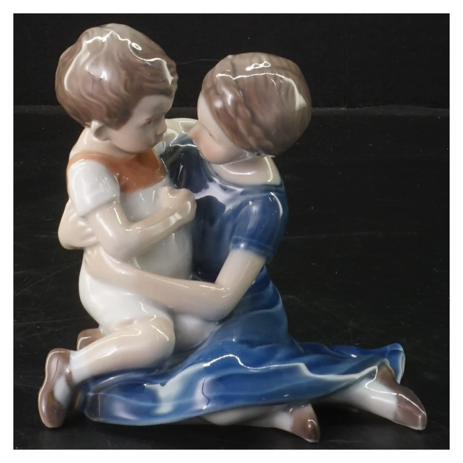 Porcelænsfigur af mor og barn fra B&G (str.  12x12 cm)