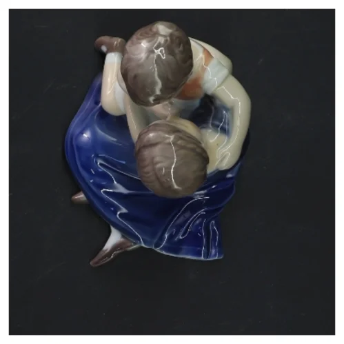 Porcelænsfigur af mor og barn fra B&G (str.  12x12 cm)