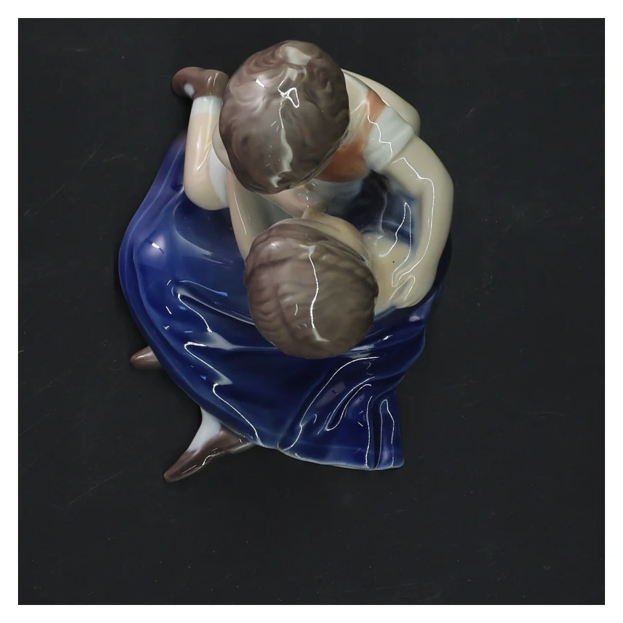 Porcelænsfigur af mor og barn fra B&G (str.  12x12 cm)