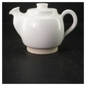 Hvid keramisk tekande fra K K Danmark (str. 22x16 cm)