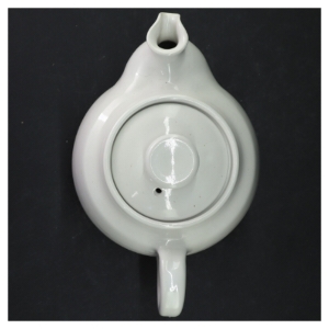 Hvid keramisk tekande fra K K Danmark (str. 22x16 cm)