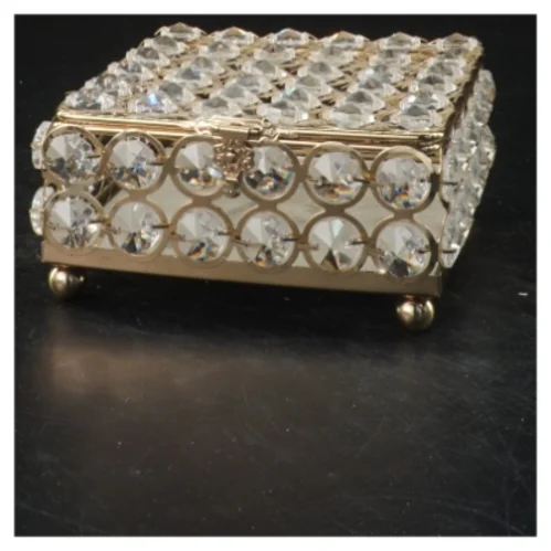 Dekorativ skrin med klare sten og gylden ramme (str. 13x13x6 cm)