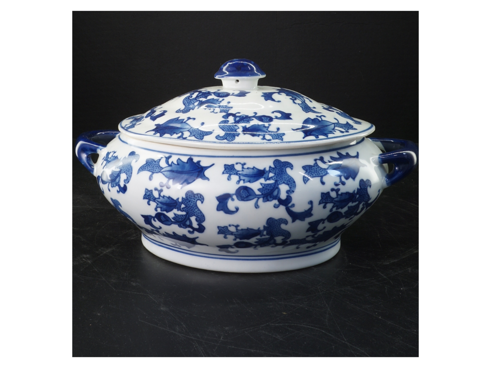 Porcelæns serveringsskål med låg (str. 31x20 cm)