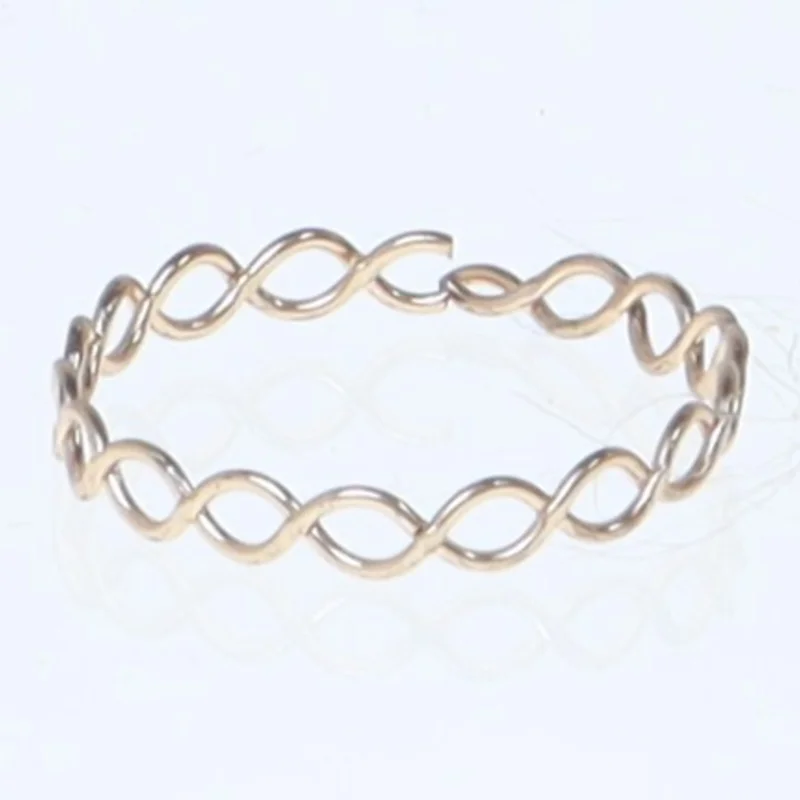 Guld armbånd i snoet design (str. 62 mm)