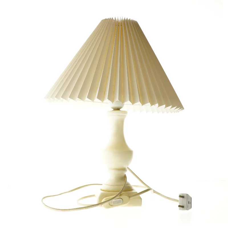 Bordlampe med plisseret skærm (str. 38 cm)