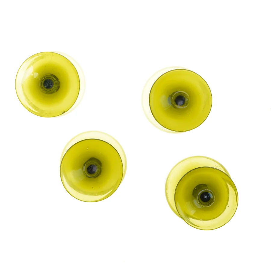 Grønne champangeskåle (str. 4 styk. ø. 9,5 cm. længde. 12,5 cm)