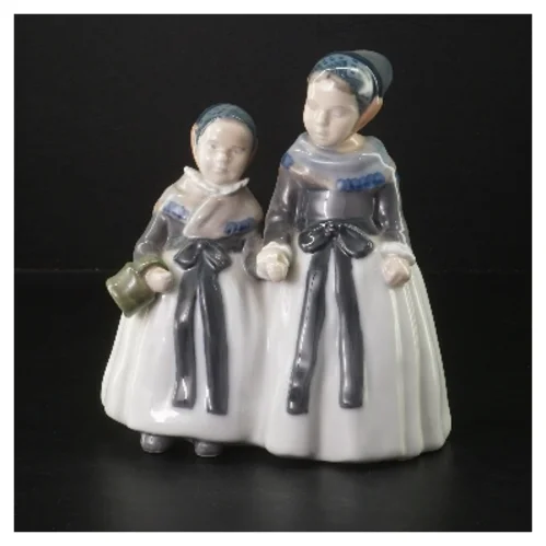 To Amagerpiger, Royal Copenhagen figur 1316 (str. 19x17 cm) fra Royal Copenhagen