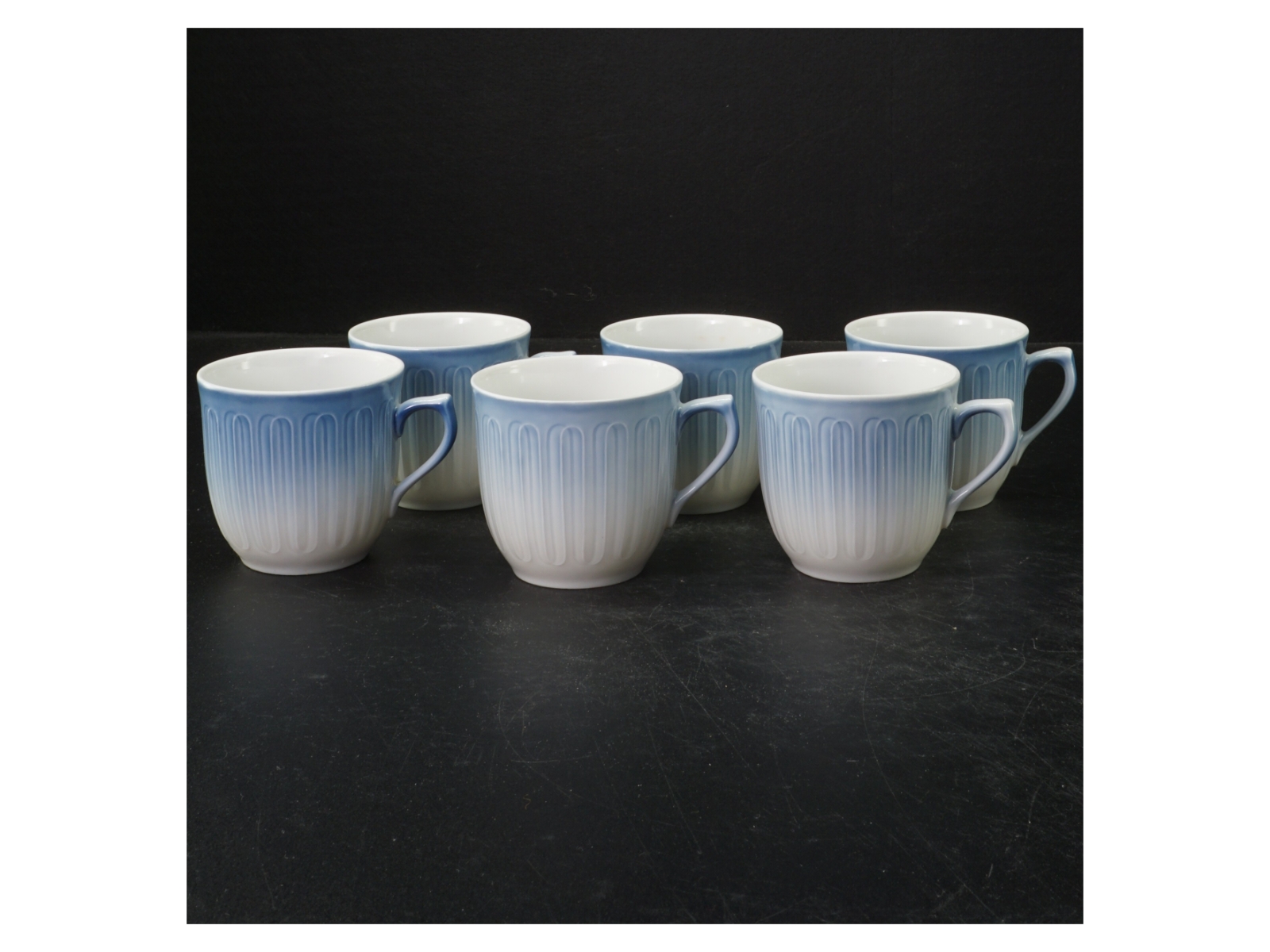 Blå og hvide porcelænskrus fra B&G (str. 7 cm. 6 styk)