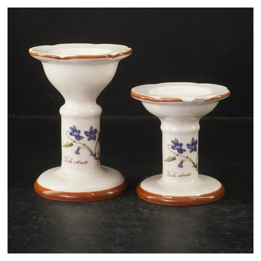 Sæt af to dekorerede lysestager fra Horishin Potteries (str. 13 cm. og 9 cm)