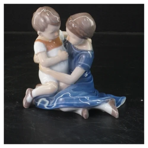 Bing & Grøndahl porcelænsfigur af mor og barn fra Bing & Grøndahl (str. 12x12,5 cm) (DVD)