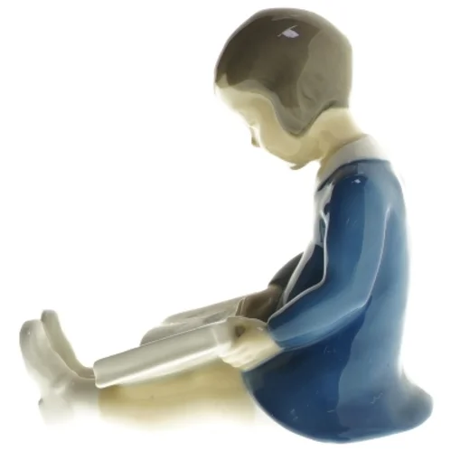 Porcelænsfigur af barn læsende fra B&G (str. 11x11,5 cm)