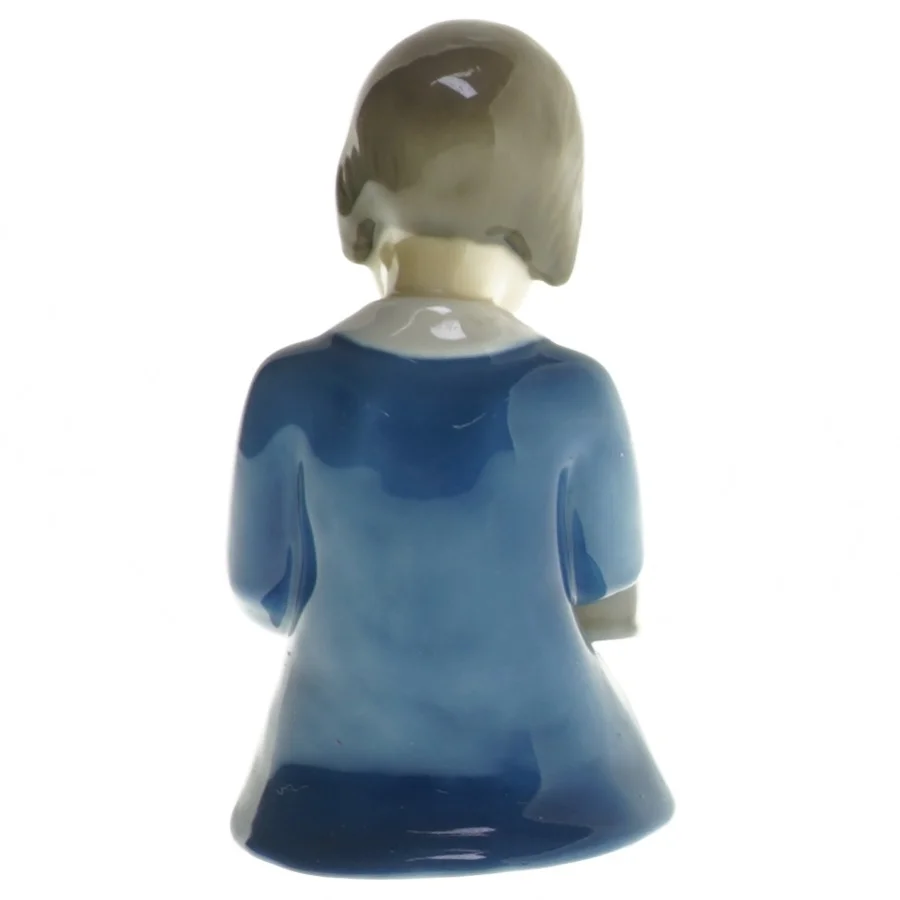 Porcelænsfigur af barn læsende fra B&G (str. 11x11,5 cm)