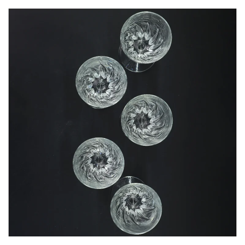 Sæt med 5 vinglas (str. 15,5x6,5 cm)