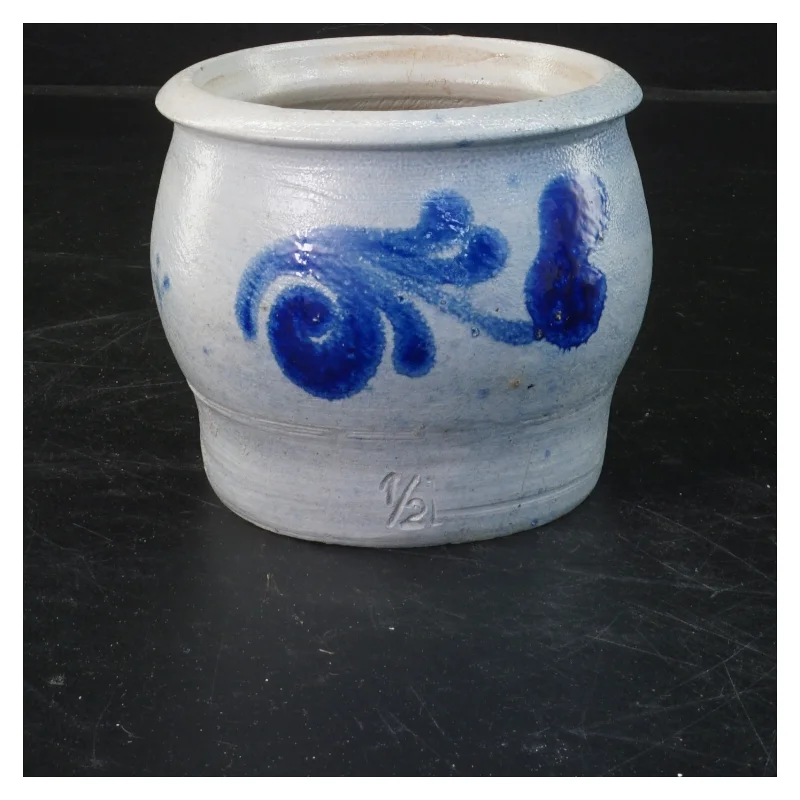 Keramikkrukke med blå dekoration (str. 9x9 cm)
